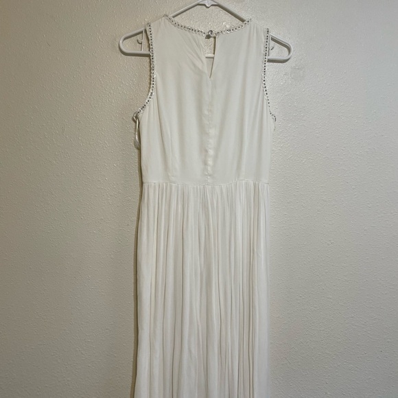 ✔️Elegant White Sleeveless Gown NWT - Picture 4 of 4